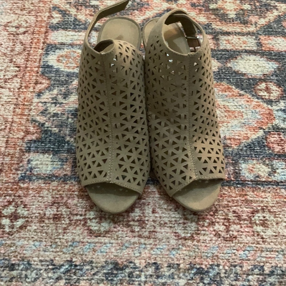 Adorable madden girl heals sz 7!!